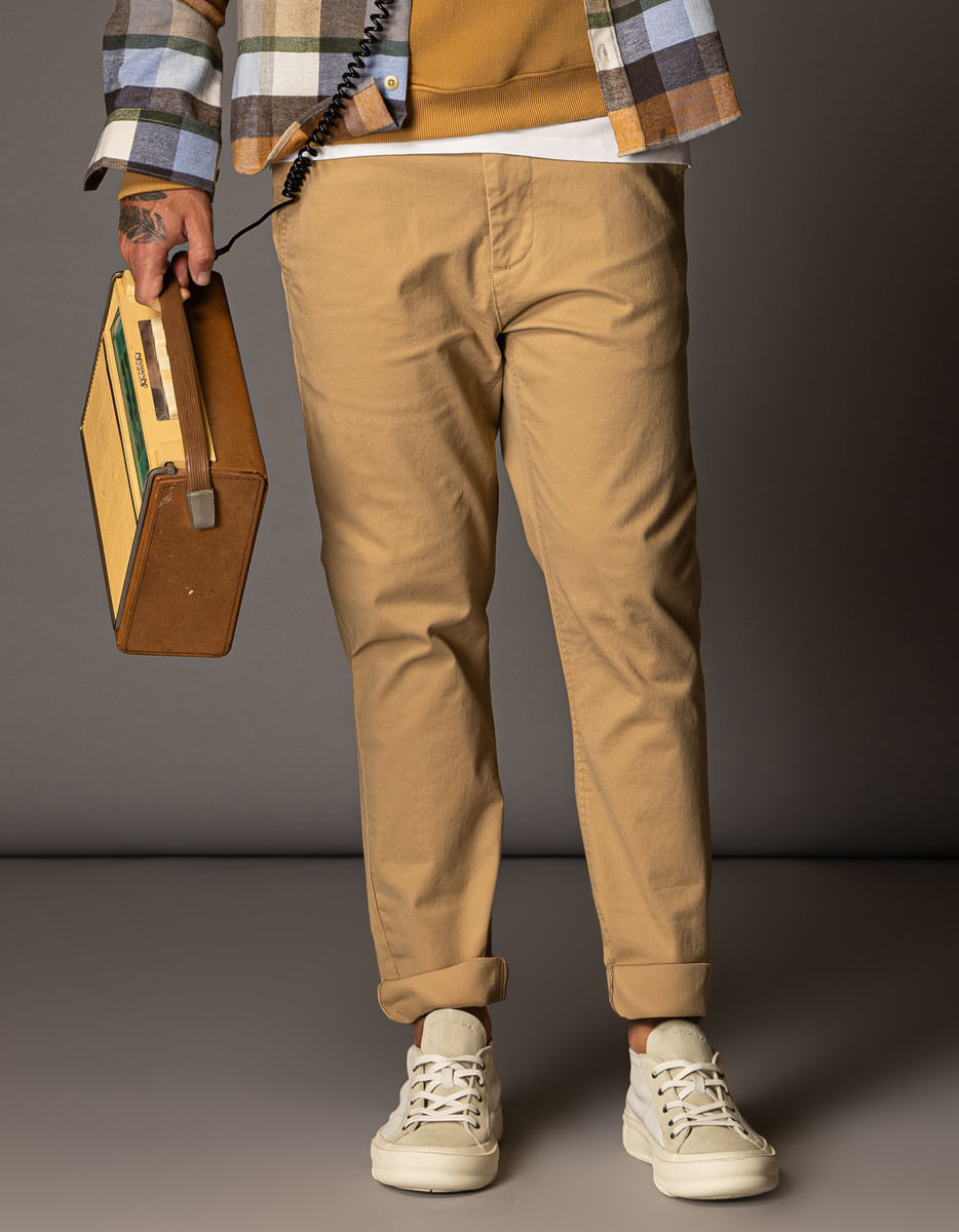 CALÇA MASCULINA CHINO EM SARJA COLOR KHAKI TAMANHO 38